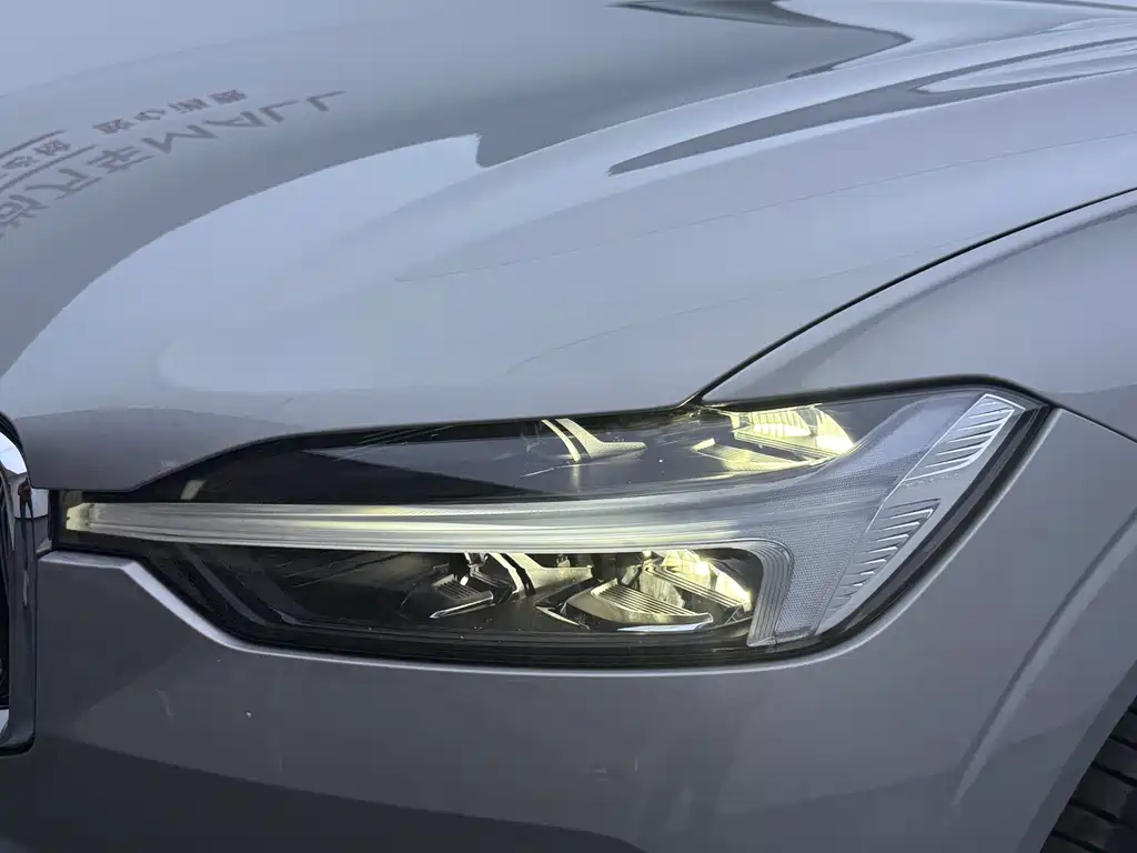 Volvo XC60 2023 B5 four-wheel drive Zhiyuan Deluxe Edition купить на сайте DeffCars