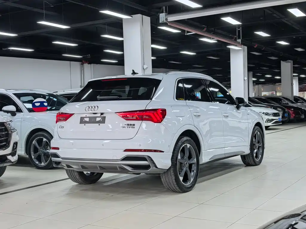 Audi Q3 2023 35 TFSI Fashionable and Dynamic (1.4T) купить на сайте DeffCars