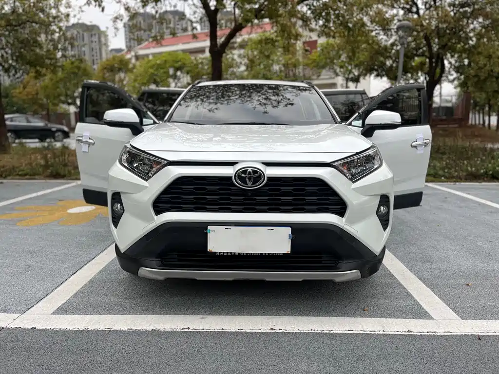 RAV4 Rongfang 2021 2.0L CVT two-wheel drive fashion version купить на сайте DeffCars