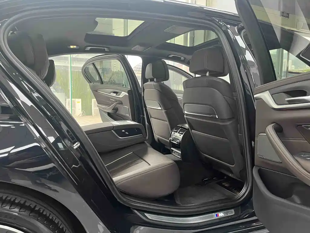 BMW 5 Series 2022 Facelift Three 530Li Exclusive M Sports Package купить на сайте DeffCars