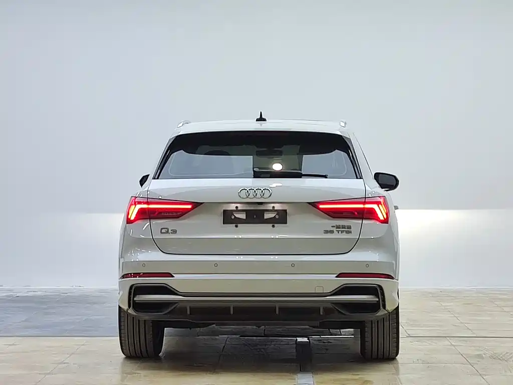 Audi Q3 2022 35 TFSI Fashionable and Dynamic купить на сайте DeffCars