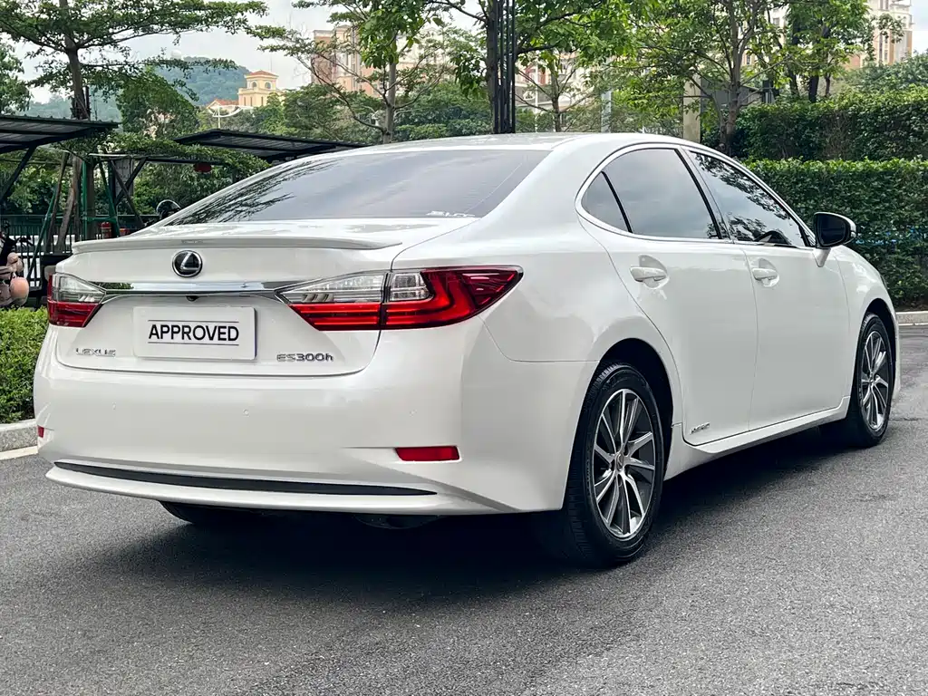 Lexus ES 2015 300h Comfort Edition купить на сайте DeffCars