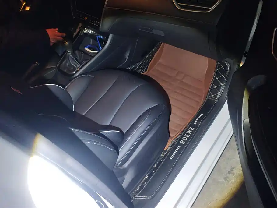 Roewe i5 2019 1.5L manual 4G Internet leading version купить на сайте DeffCars