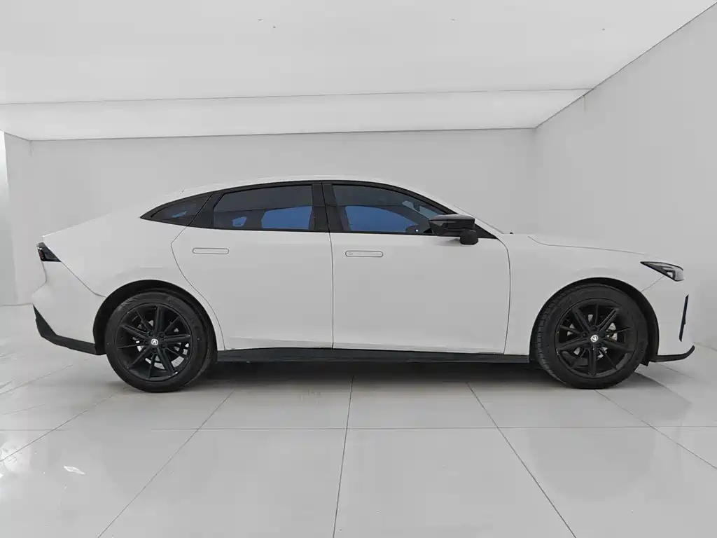 Changan UNI-V 2023 1.5T premium model купить на сайте DeffCars