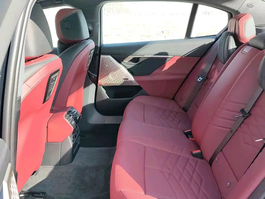 BMW 5 Series 2025 530Li Exclusive M Sports Package купить на сайте DeffCars