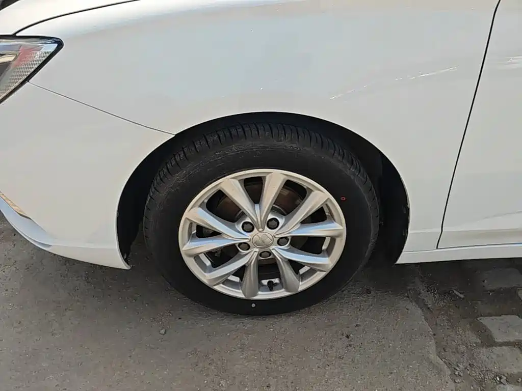 Roewe i5 2020 1.5L manual 4G Internet leading version купить на сайте DeffCars