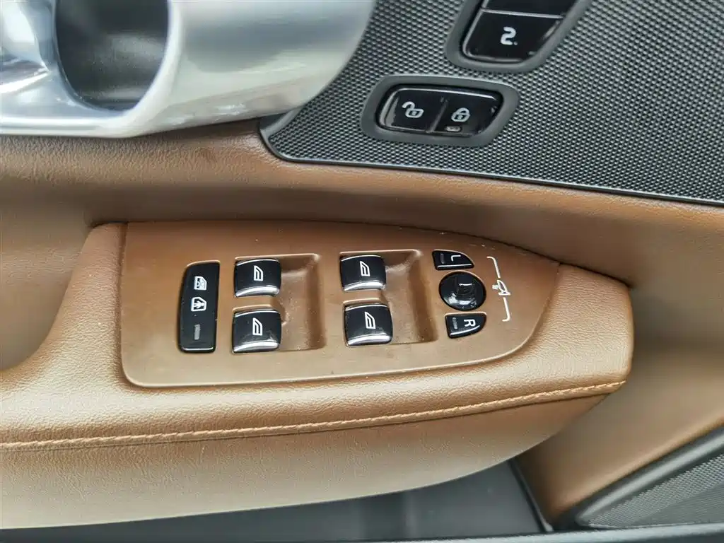 Volvo S90 plug-in hybrid 2024 plug-in hybrid four-wheel drive long range Zhiyi luxury version купить на сайте DeffCars