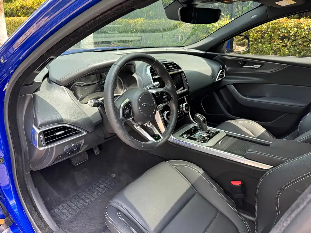 Jaguar XEL 2020 2.0T 200PS R-DYNAMIC Youth Sports Edition купить на сайте DeffCars
