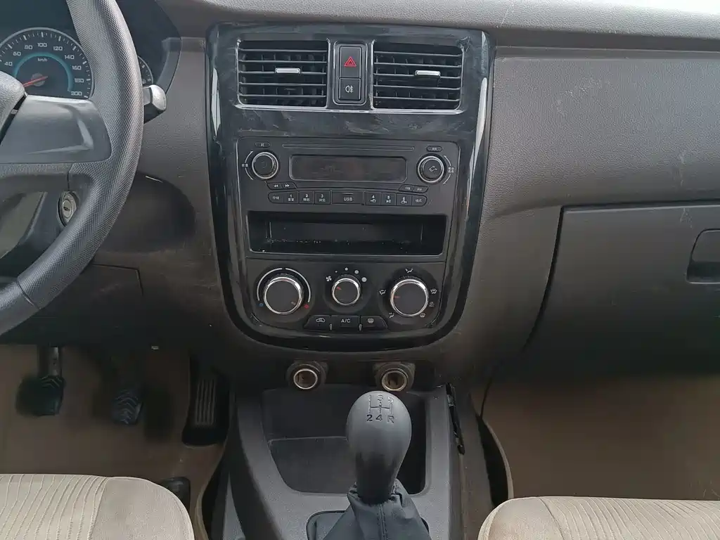 Wuling Rongguang V 2016 1.5L standard model купить на сайте DeffCars