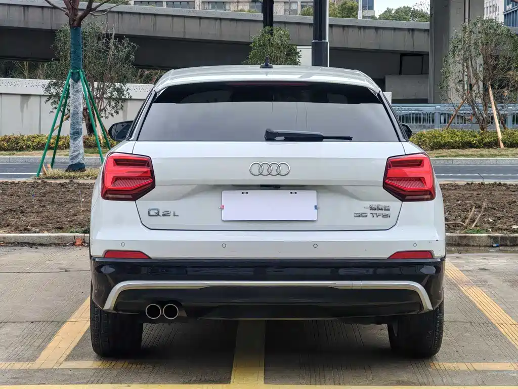 Audi Q2L 2018 35 TFSI launches exclusive version, National VI купить на сайте DeffCars