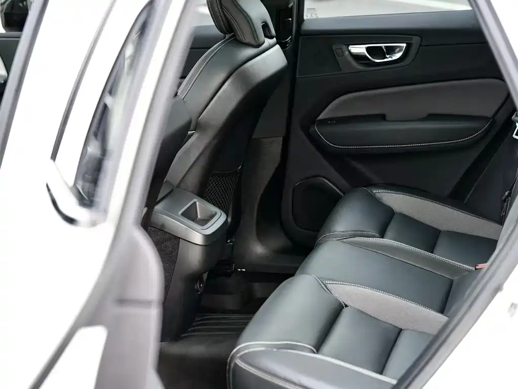 Volvo XC60 2021 T5 four-wheel drive Zhiyuan Sport Edition купить на сайте DeffCars