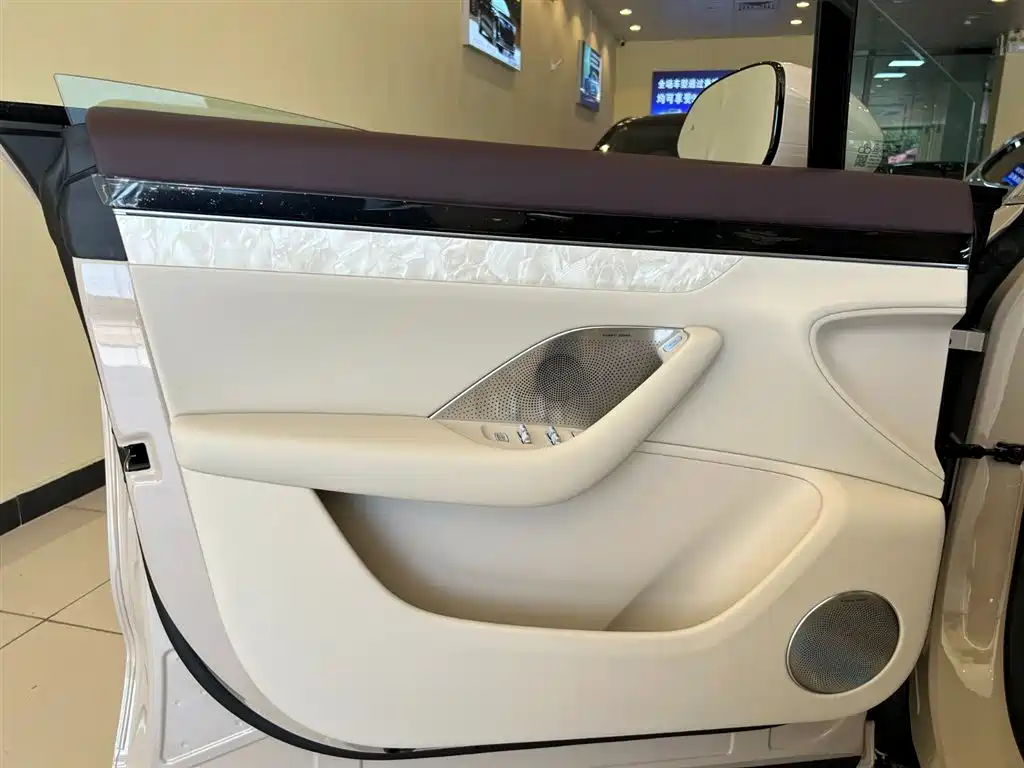 Zhijie R7 2026 extended range Max+ купить на сайте DeffCars