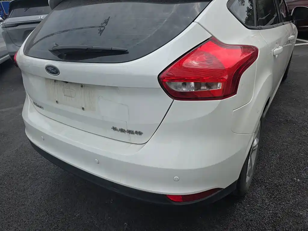 Focus 2017 hatchback 1.6L automatic comfort smart mobility version купить на сайте DeffCars