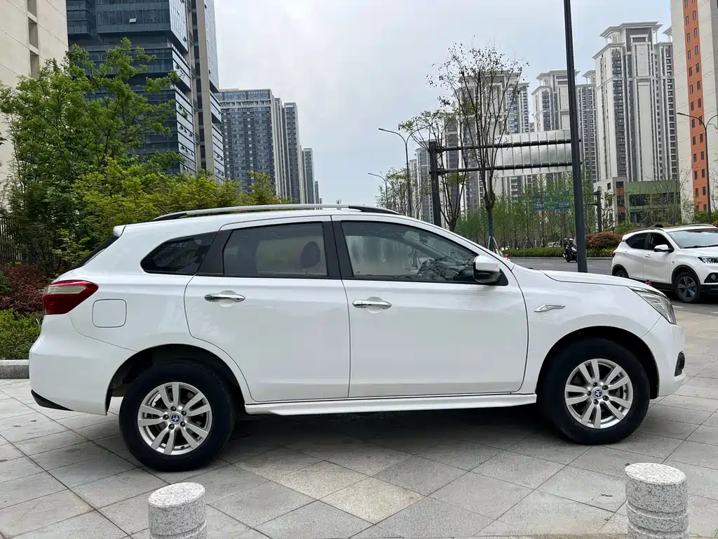 Venucia T70 2015 2.0L Manual Ruiqu Edition купить на сайте DeffCars