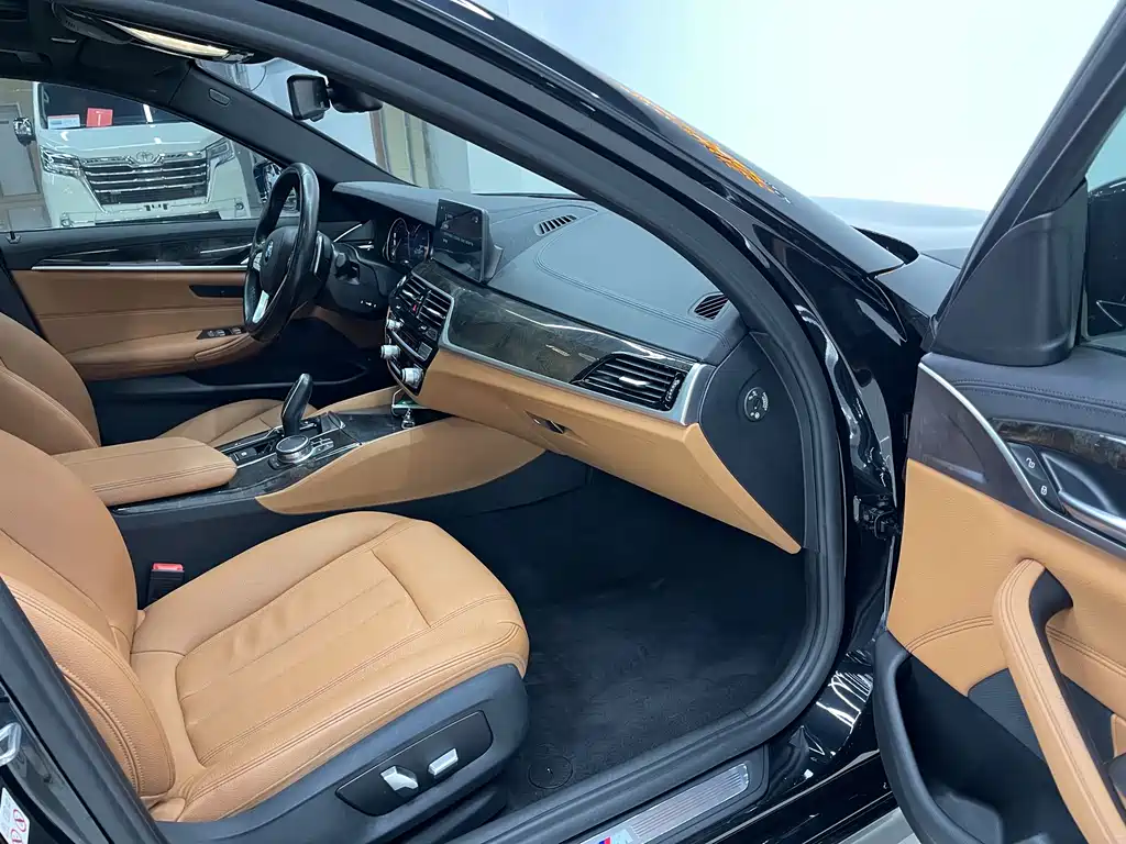 BMW 5 Series 2018 facelift 530Li leading M sports package купить на сайте DeffCars