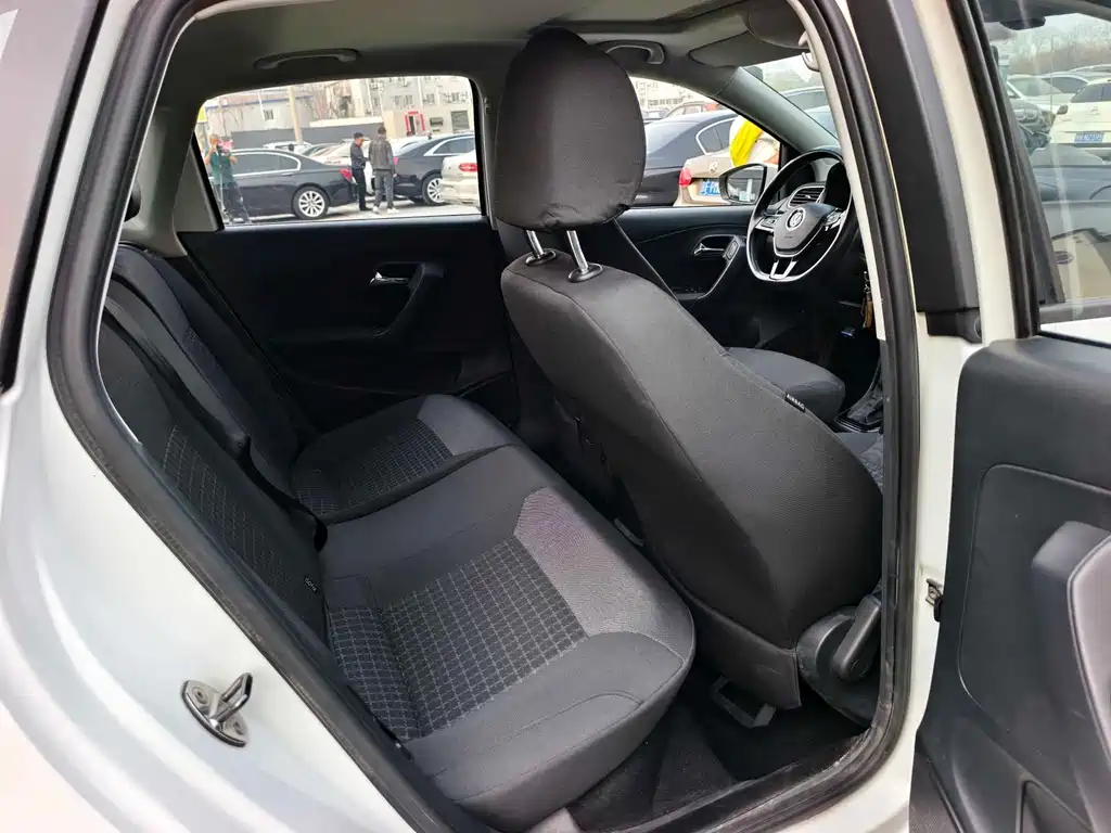 Polo 2016 1.6L automatic comfort model купить на сайте DeffCars