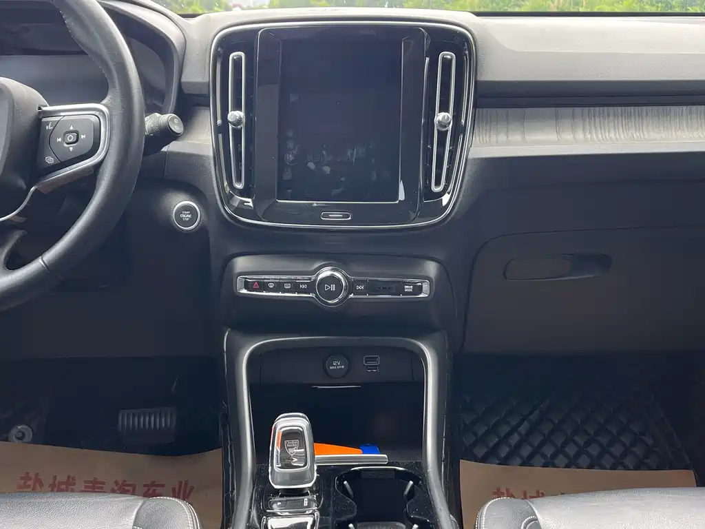 Volvo XC40 2021 T4 four-wheel drive Zhiyuan Sport Edition купить на сайте DeffCars