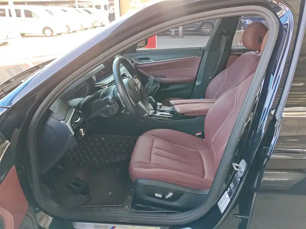 BMW 5 Series 2023 530Li Leading M Sports Package купить на сайте DeffCars