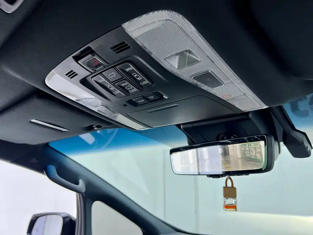 Lexus LM 2020 300h seven-seater elegant version купить на сайте DeffCars