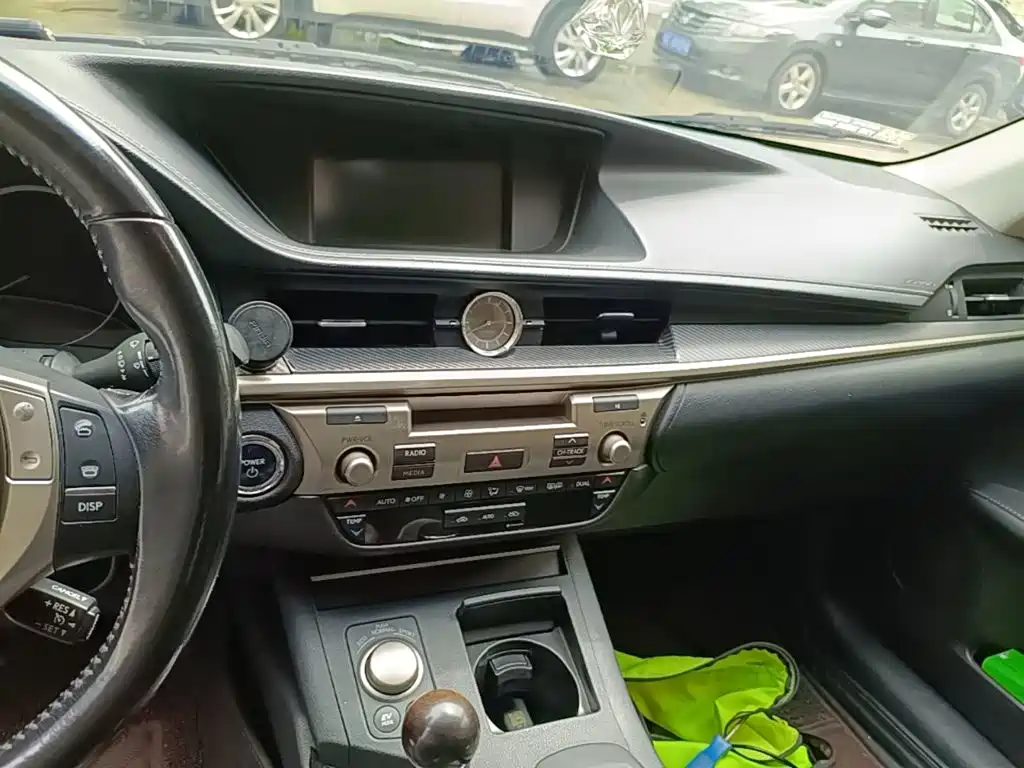 Lexus ES 2014 300h Elite Edition купить на сайте DeffCars