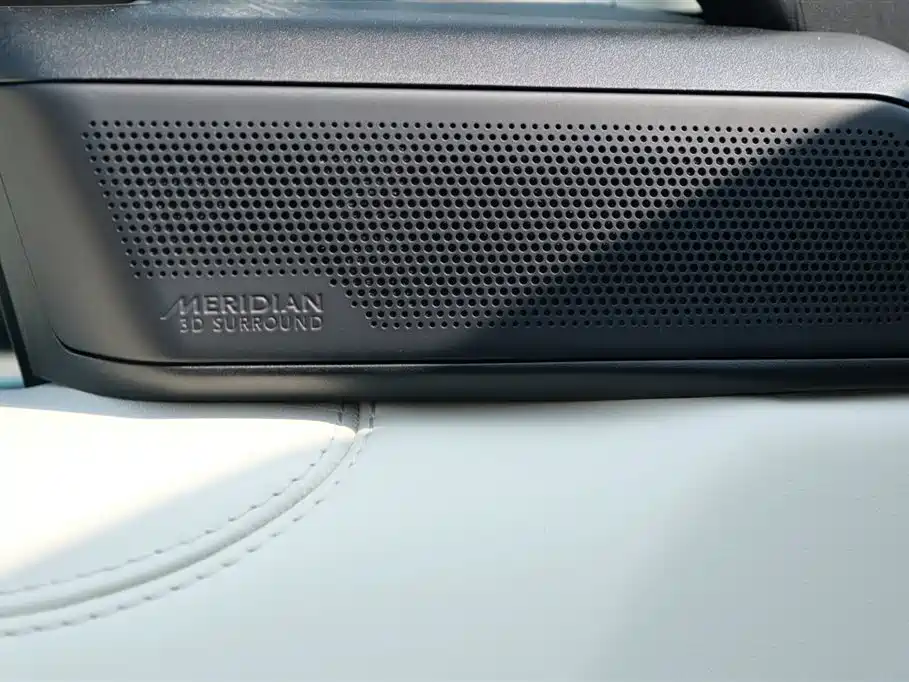 Range Rover 2023 3.0 L6 400PS Genesis Extended Edition купить на сайте DeffCars