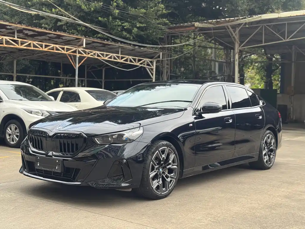 BMW 5 Series 2025 530Li Exclusive M Sports Package купить на сайте DeffCars