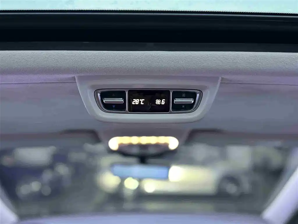 Mercedes-Benz V-Class 2021 V 260 L Long Wheelbase Luxury Edition купить на сайте DeffCars