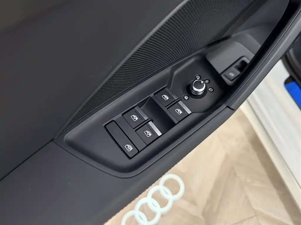 Audi A3 2025 Sportback 35TFSI Flying Spur Exclusive Model купить на сайте DeffCars