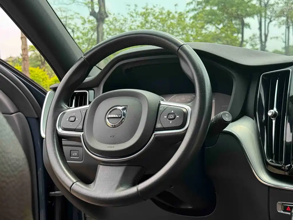 Volvo XC60 2021 T5 four-wheel drive Zhiya Luxury Edition купить на сайте DeffCars