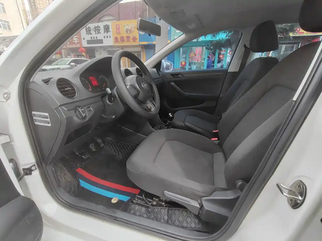 Jetta 2015 1.6L manual comfort model купить на сайте DeffCars