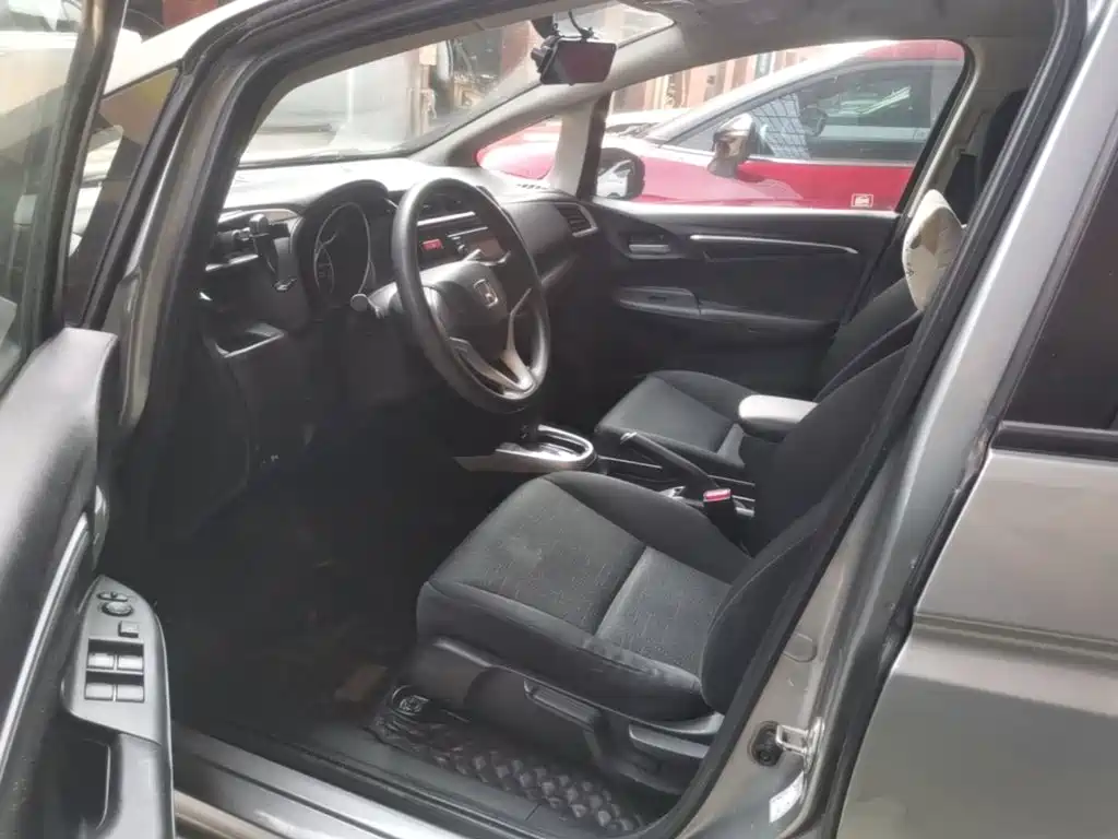 Fit 2014 1.5L SE CVT fashion model купить на сайте DeffCars