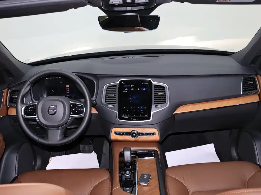 Volvo XC90 2023 B5 Smart Deluxe Edition 5-seater купить на сайте DeffCars