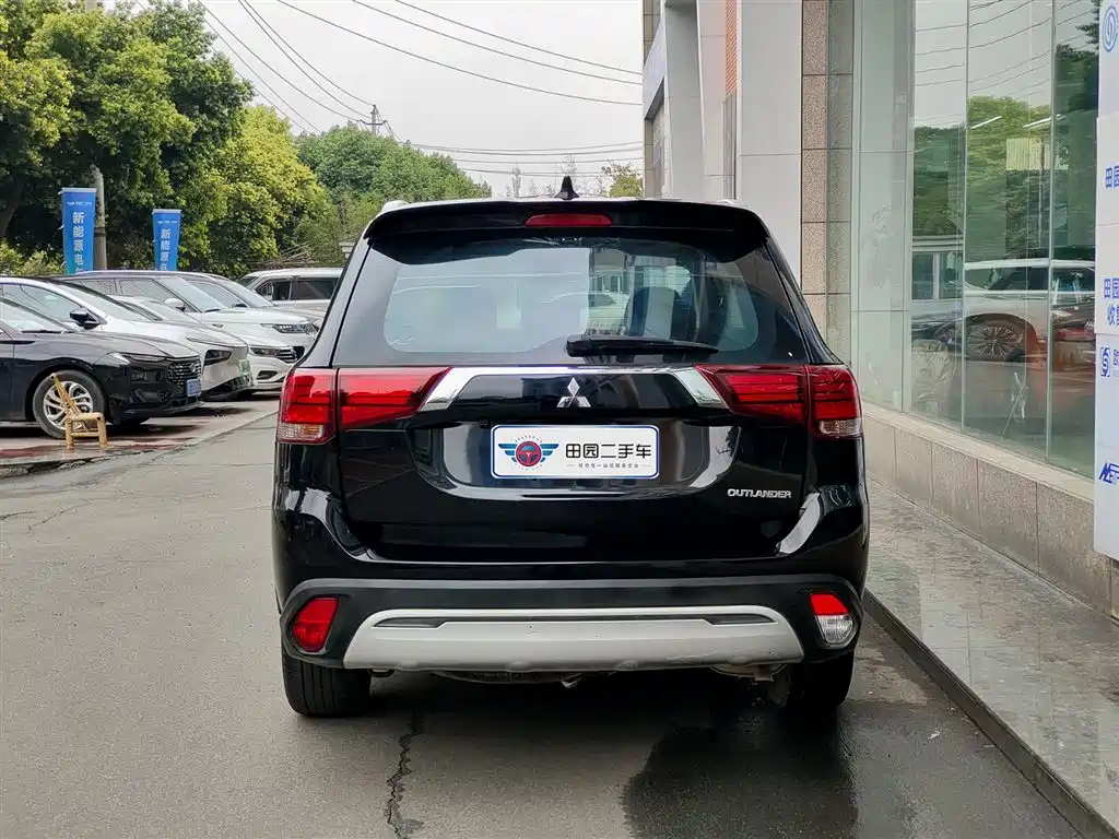 Outlander 2019 2.0L 2WD Enjoy Edition, 5 seats, National VI купить на сайте DeffCars