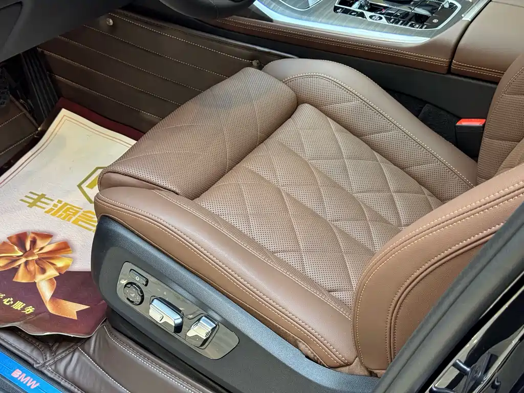 BMW X7 2024 xDrive40i Leading Luxury Package купить на сайте DeffCars
