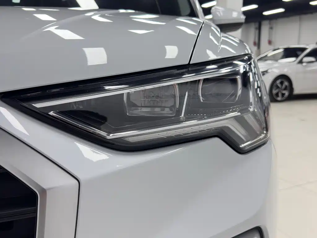 Audi Q3 2022 35 TFSI Fashionable and Dynamic купить на сайте DeffCars