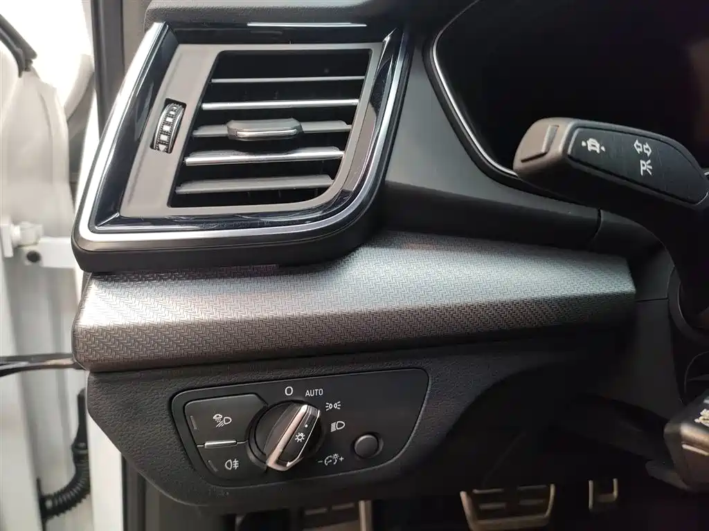 Audi Q5L 2024 40 TFSI luxury and dynamic model купить на сайте DeffCars