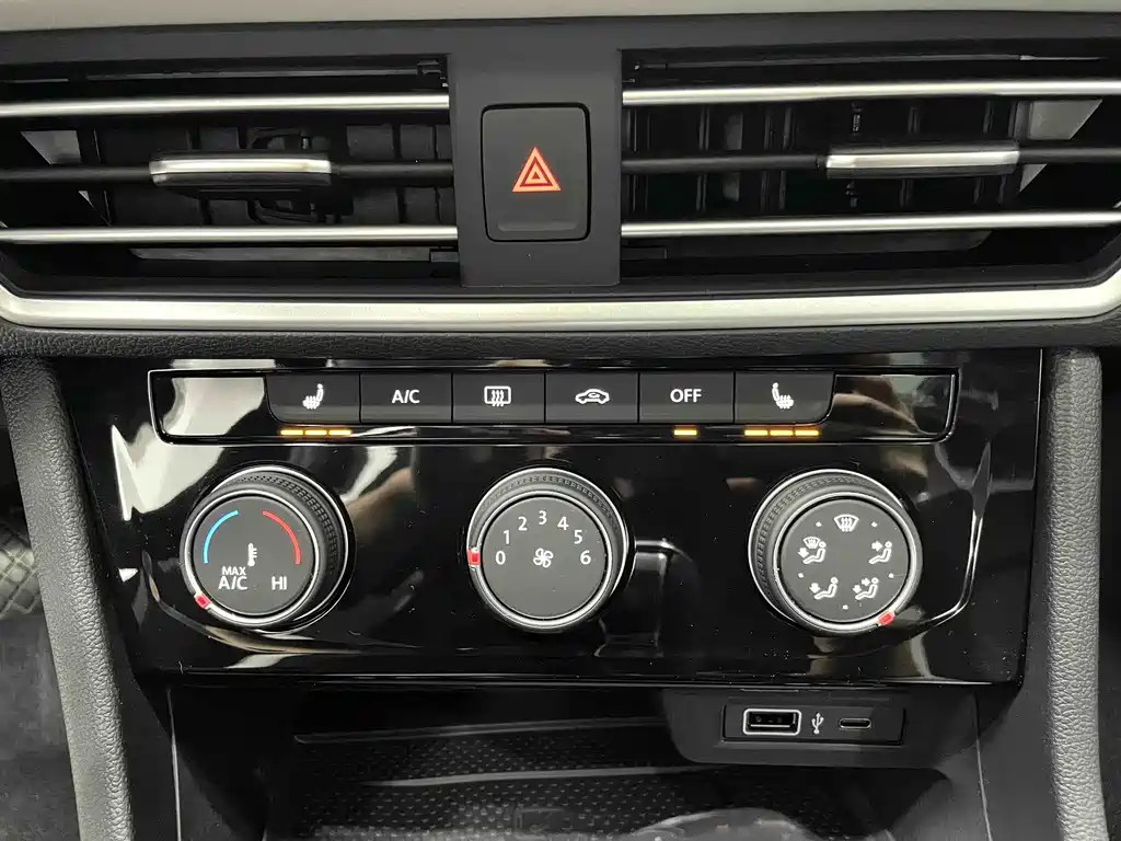 Jetta VA7 2025 1.4T automatic first come first served version купить на сайте DeffCars