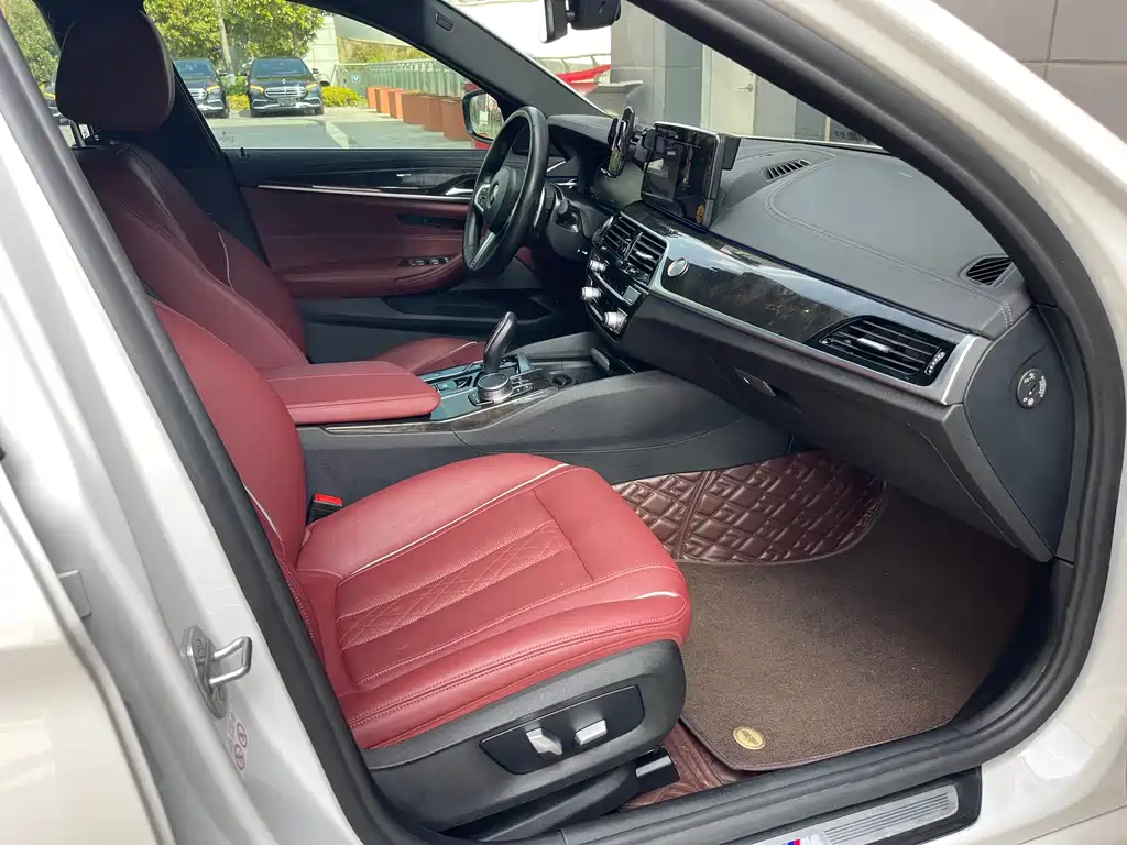 BMW 5 Series 2022 530Li Leading M Sports Package купить на сайте DeffCars