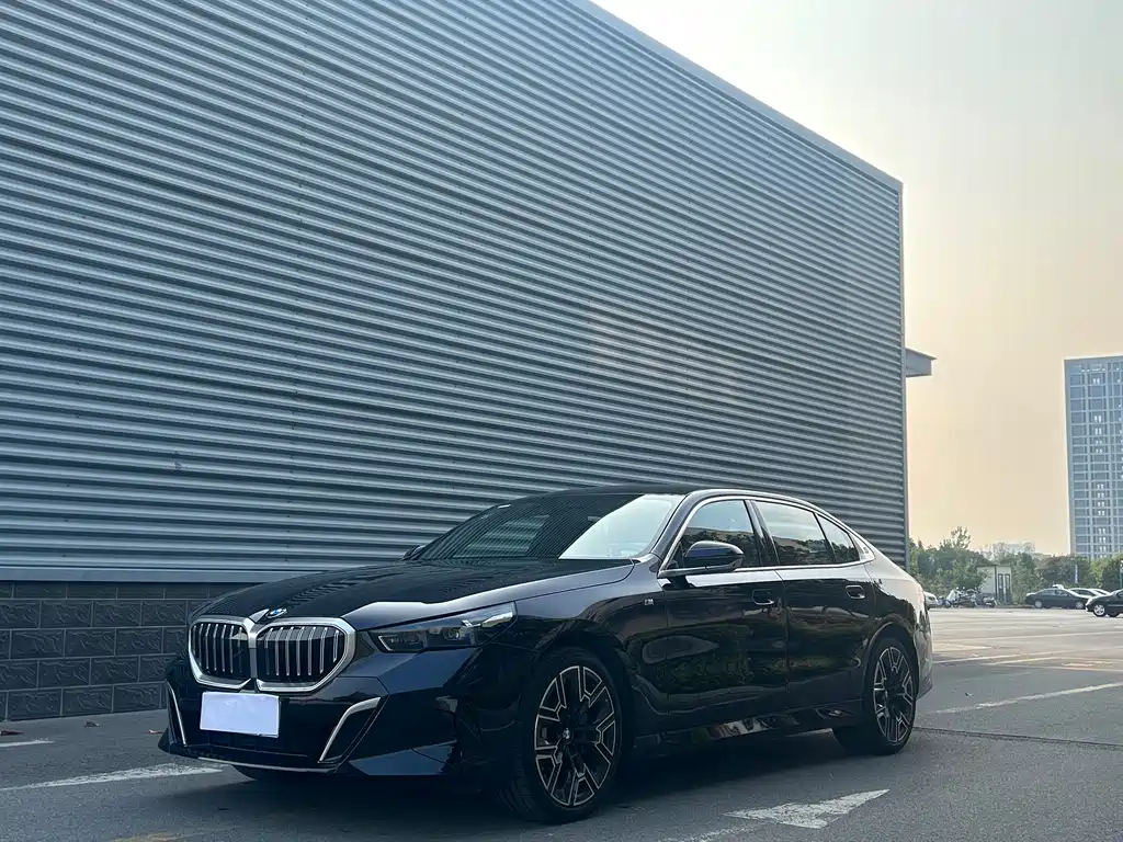 BMW 5 Series 2025 530Li Exclusive M Sports Package купить на сайте DeffCars