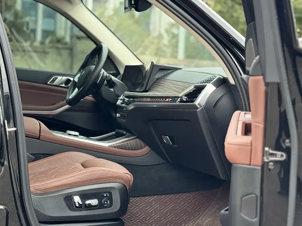BMW X7 2023 xDrive40i Leading Luxury Package купить на сайте DeffCars