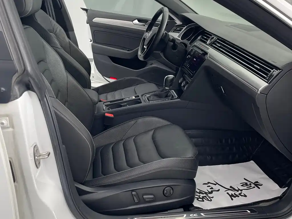 FAW-Volkswagen CC 2019 330TSI Charming Edition National V купить на сайте DeffCars
