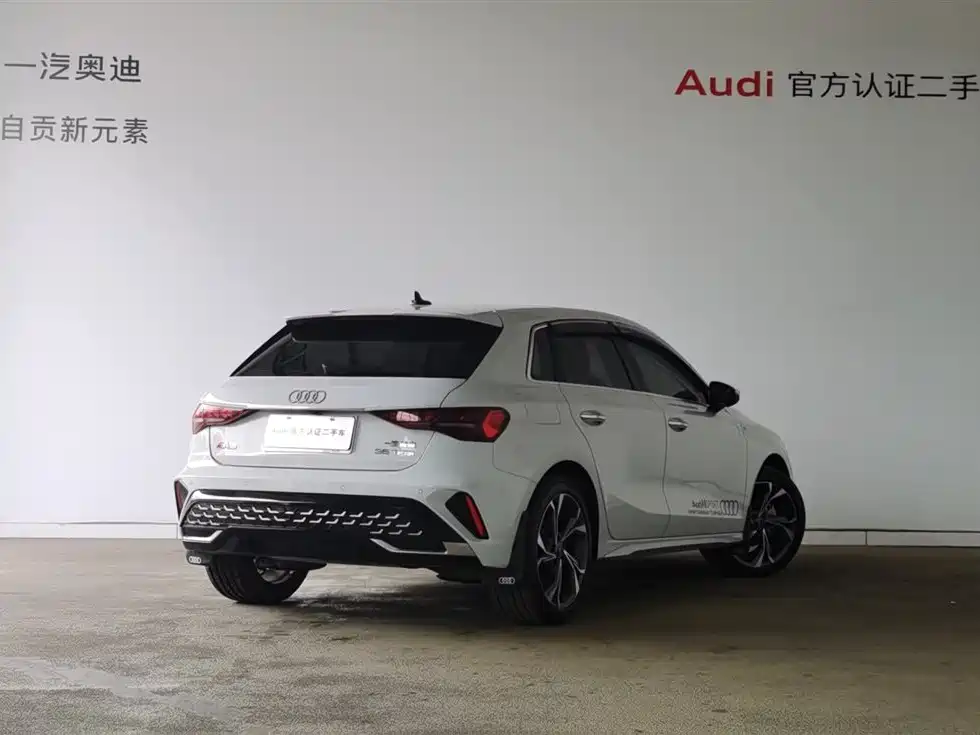 Audi A3 2025 Sportback 35TFSI Flying Spur Exclusive Model купить на сайте DeffCars