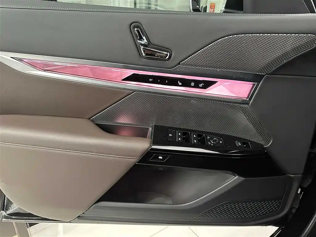 BMW 7 Series 2023 740Li Leading M Sports Package купить на сайте DeffCars