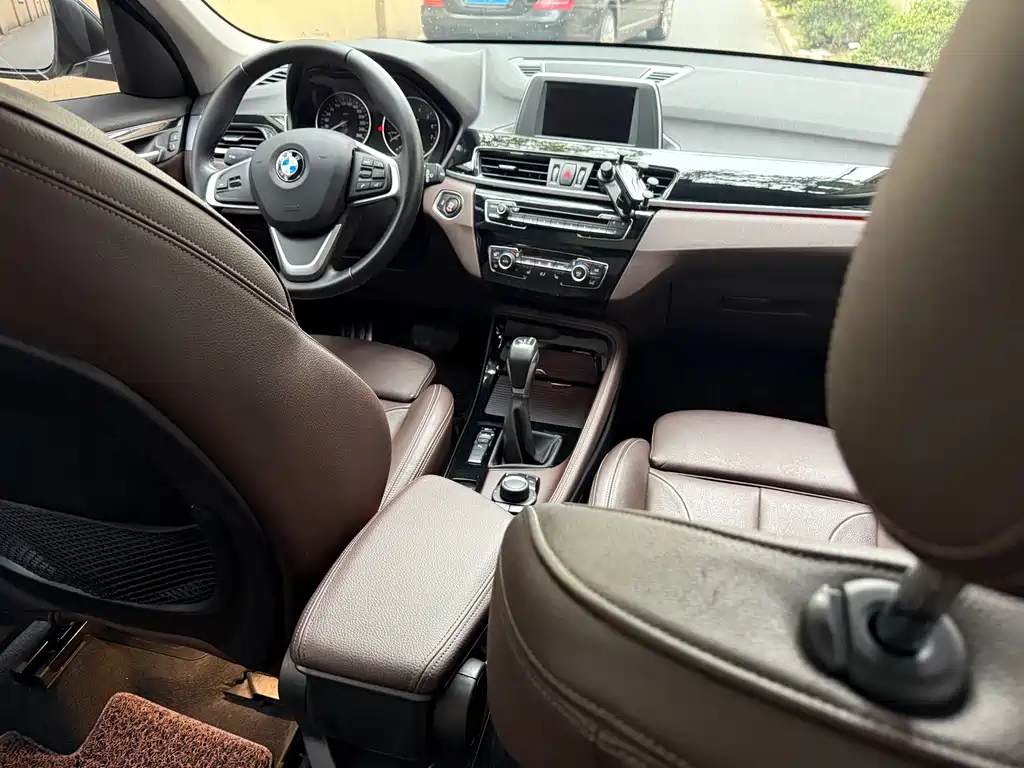 BMW X1 2018 sDrive18Li Exclusive Model купить на сайте DeffCars
