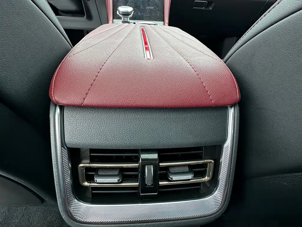 Hongqi H5 2023 2.0T Automatic Intelligent Connected Flag Edition купить на сайте DeffCars