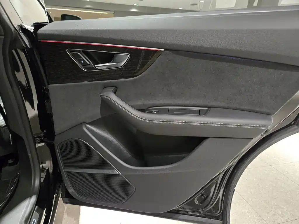Audi Q8 2023 55 TFSI Premium Dynamic Model купить на сайте DeffCars