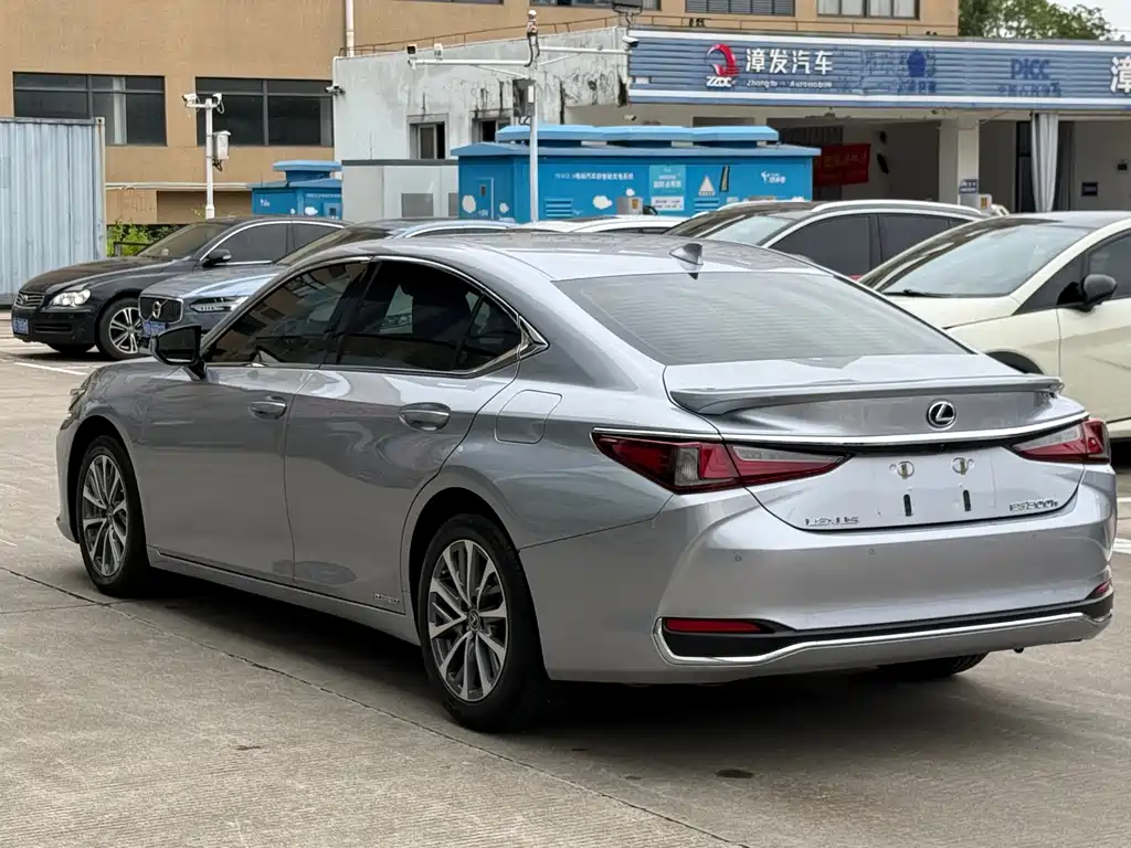 Lexus ES 2021 300h Excellence Edition купить на сайте DeffCars