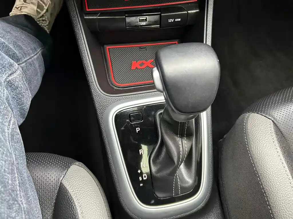 Yipao 2021 1.4L CVT sunroof model купить на сайте DeffCars
