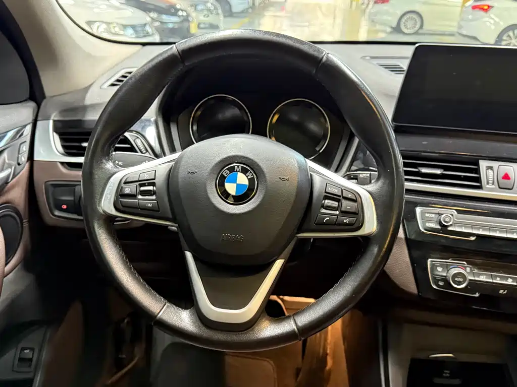 BMW X1 2020 sDrive25Li Leading Model купить на сайте DeffCars