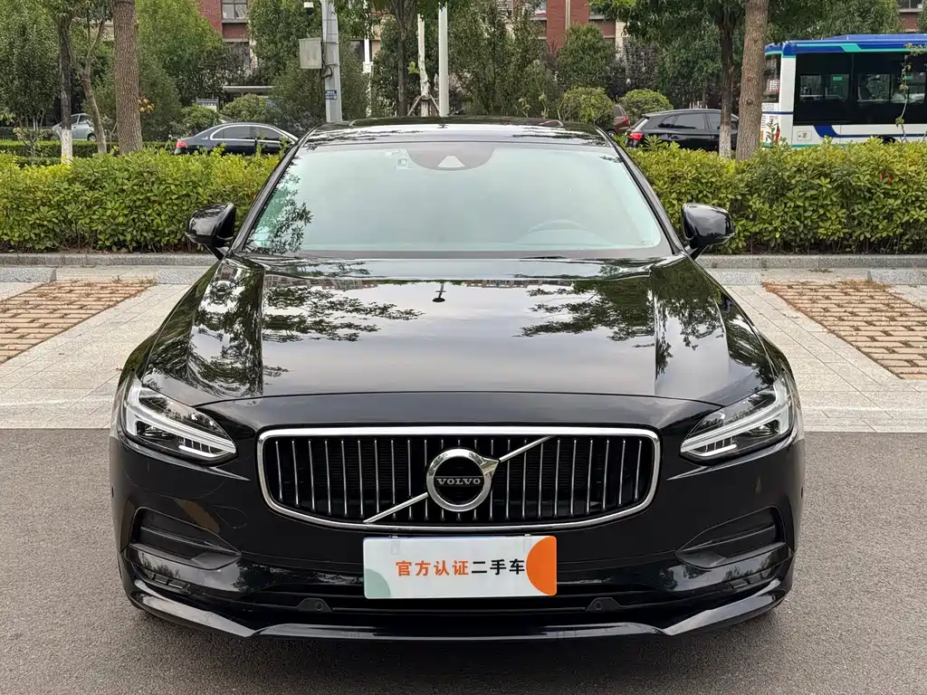 Volvo S90 2018 T5 Zhiyuan Edition купить на сайте DeffCars